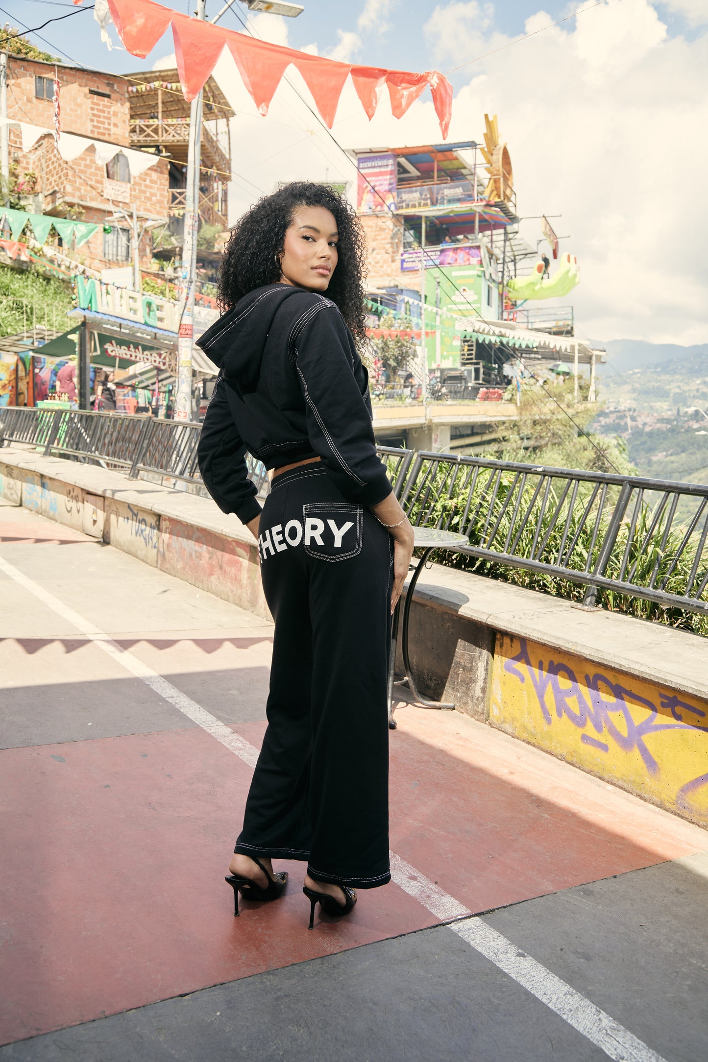 Hoodie Black Star Theory Crop